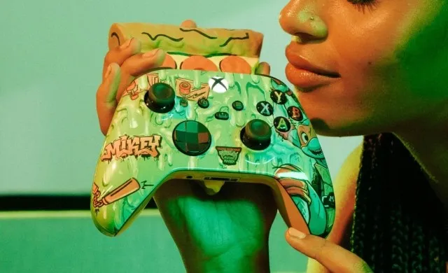 &Quot;Controladores Xbox Con Aroma A Pizza Representando La Diversión Y Emoción De La Experiencia De Juego De Microsoft.&Quot;