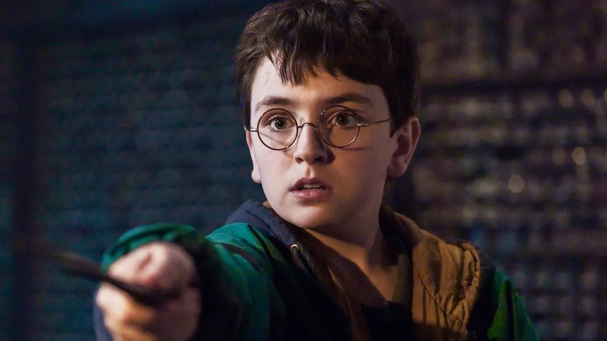 Serie De Harry Potter Serie De Harry Potter: Harry Con Su Varita En Una Escena De La Serie De Hbo